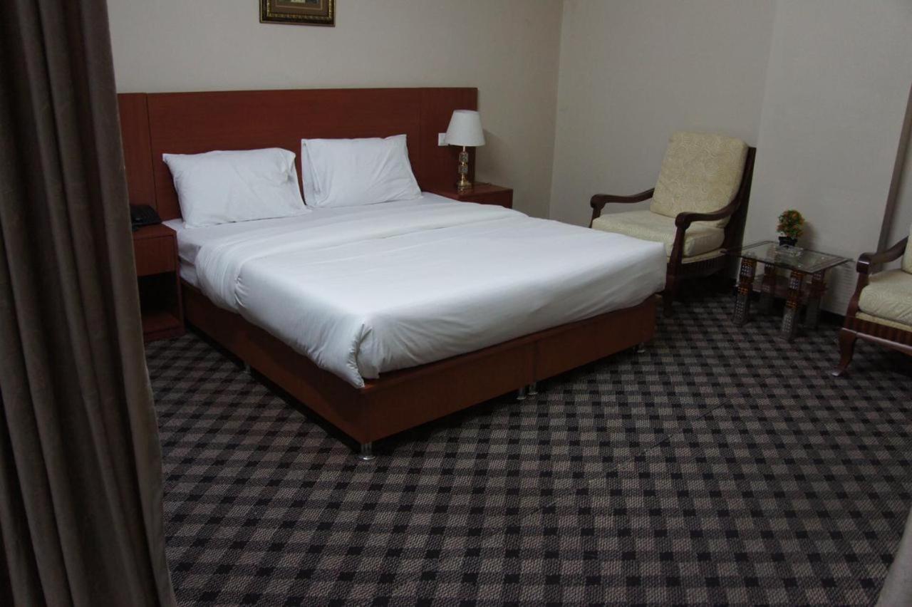 Three 888 Hotel 두바이 외부 사진