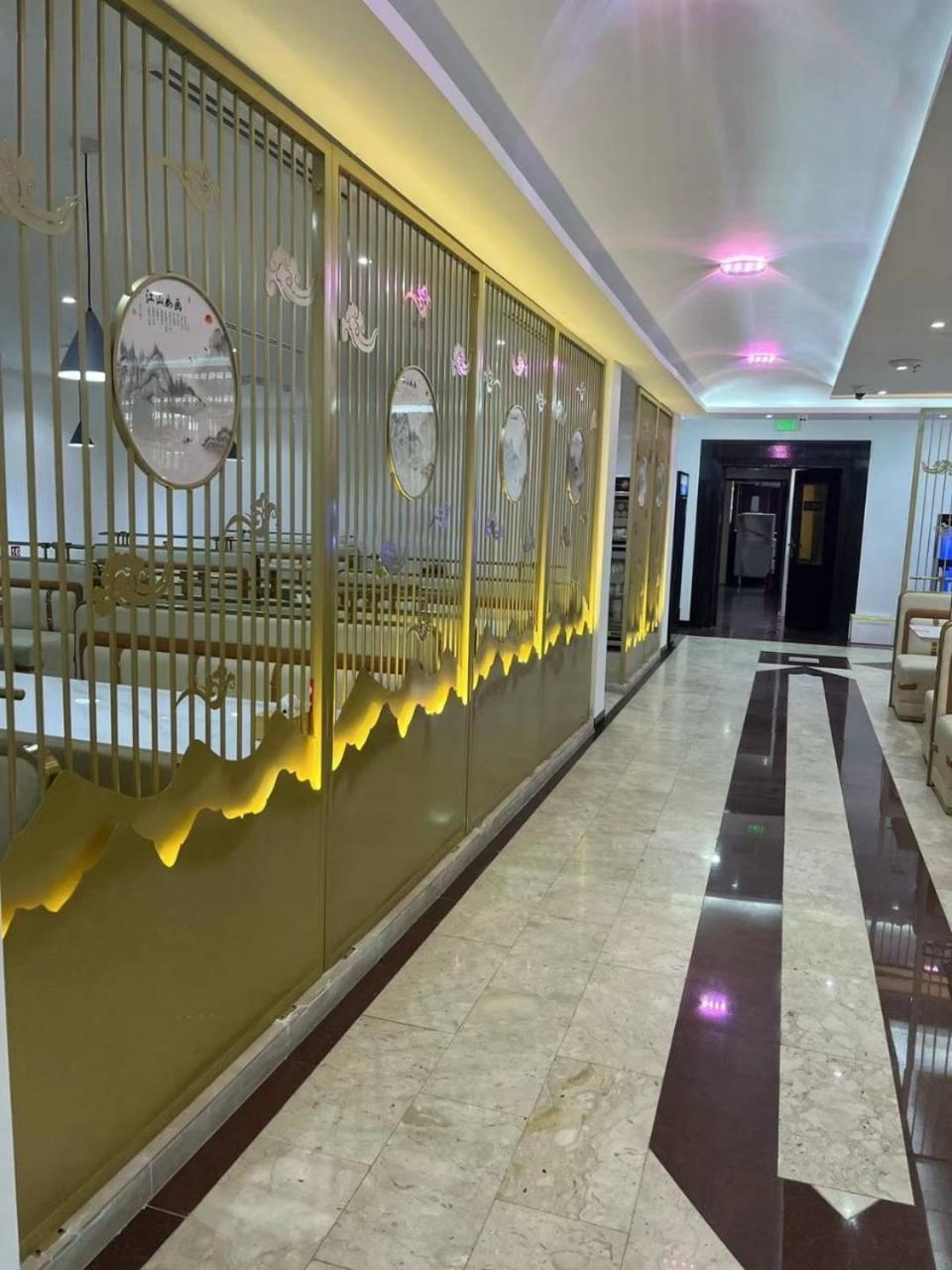 Three 888 Hotel 두바이 외부 사진